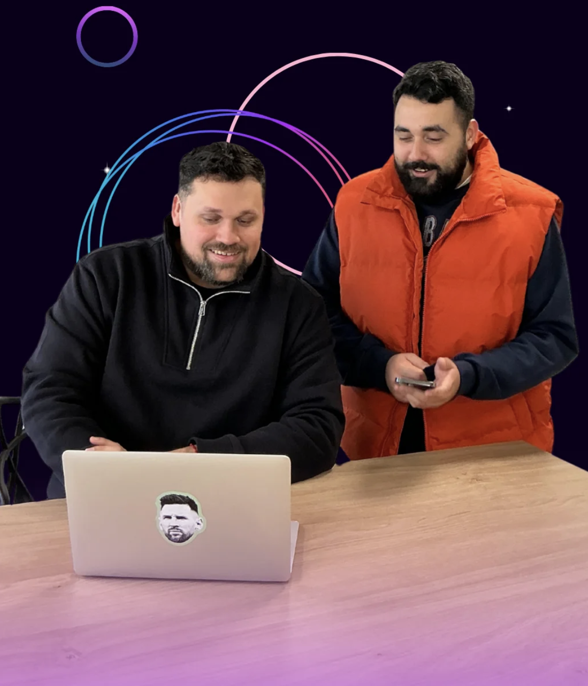 Equipo de Andina Sur trabajando en la oficina